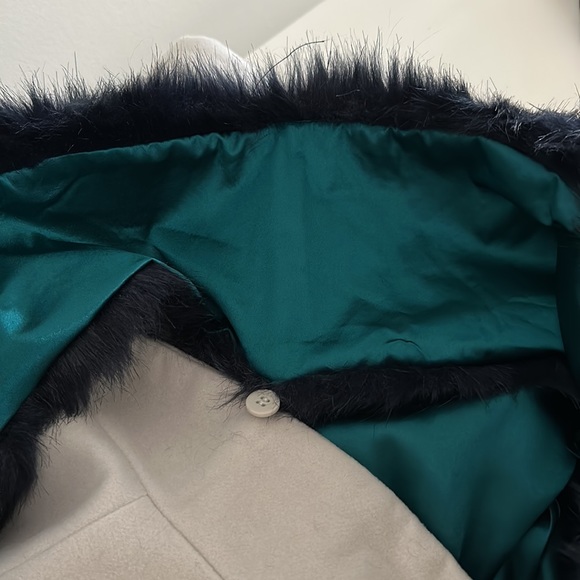 TAHARI - silver cape with navy fur collar - Picture 10 of 13